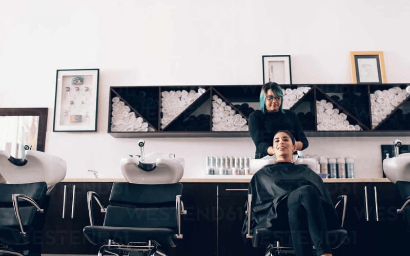 Kuaför ve Berber Salonlarında Elektrik Tesisatı ve Güç Kapasitesi Planlaması İş Verimliliğini Nasıl Belirler?